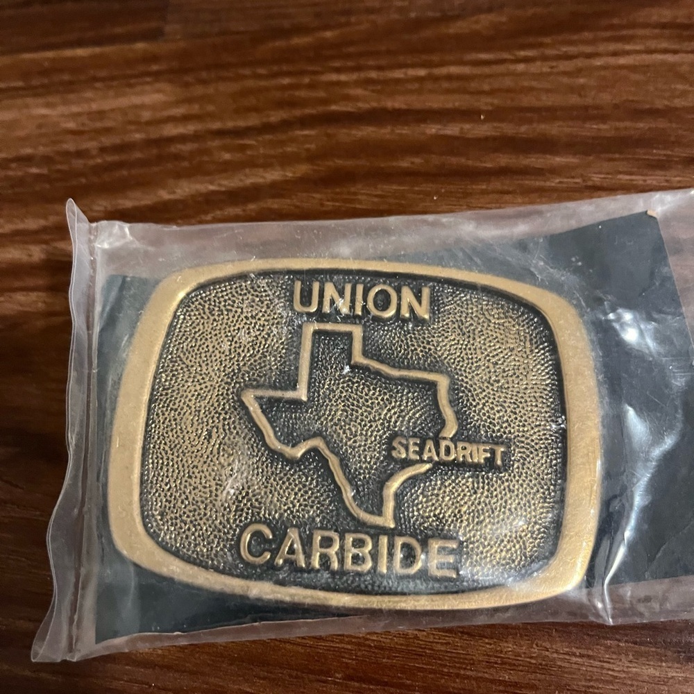 UNION CARBIDE SOLID BRASS BELT BUCKLE